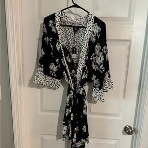 Vera Wang Robe